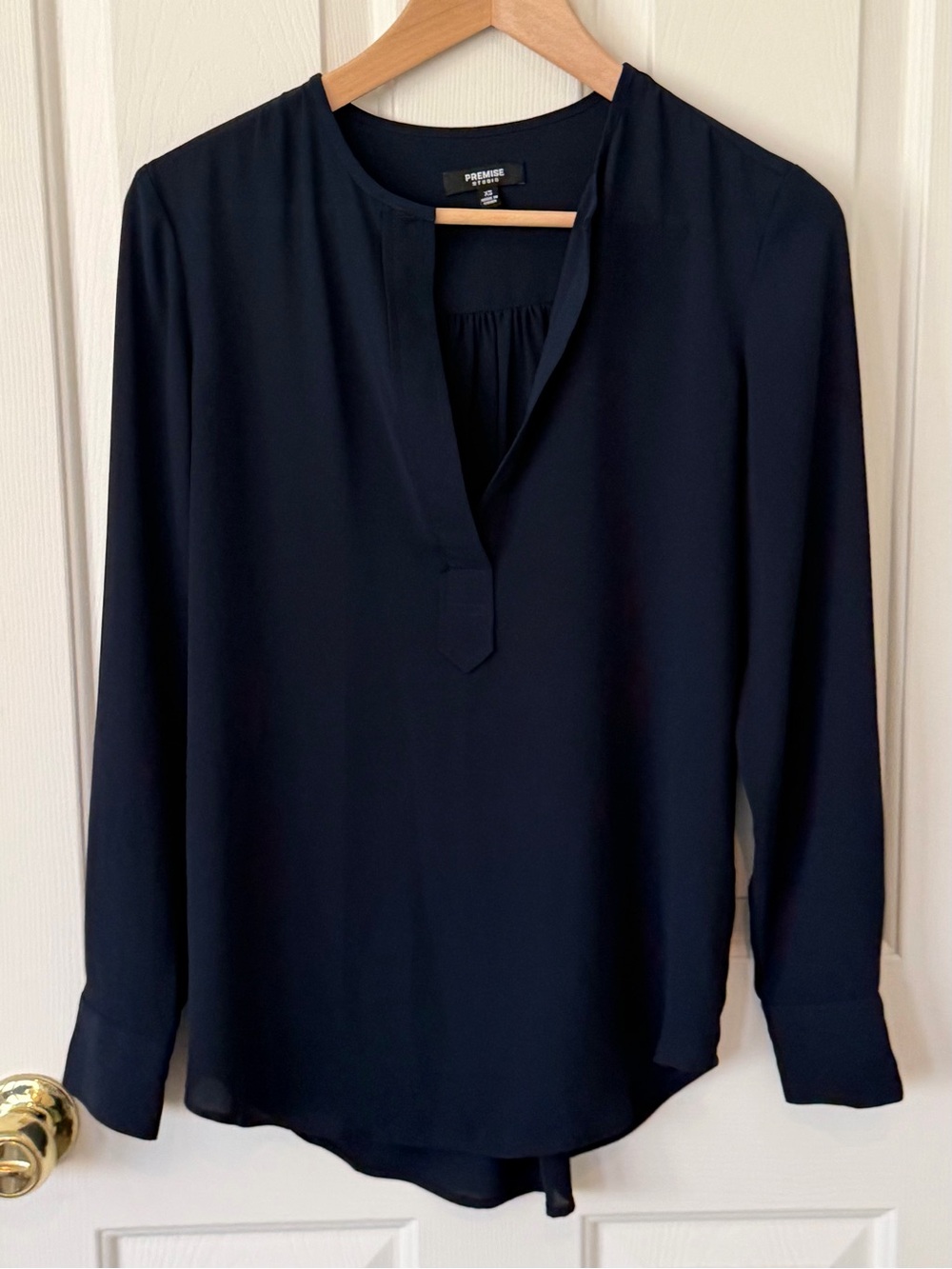 Premise Black Long-Sleeve Split V-Neck Blouse